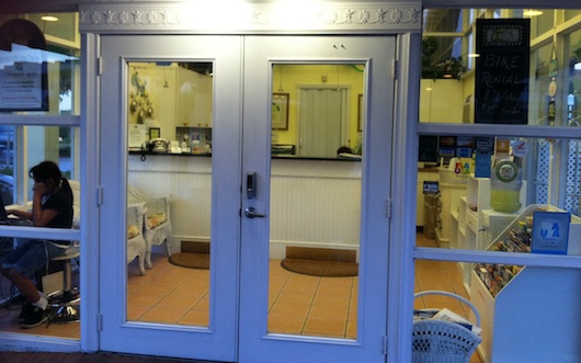 Lemon Tree Inn's Lobby in Naples Florida