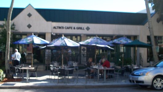 Altin's Cafe and Grill - Sidewalk Cafe in Naples on Fifth Ave