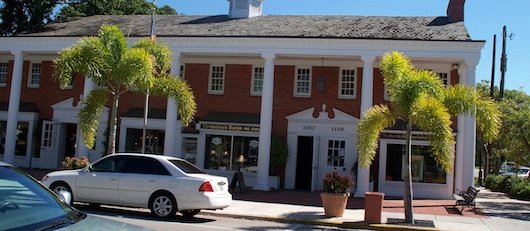 Shops, Art, and Dining on Third in Downtwon Naples